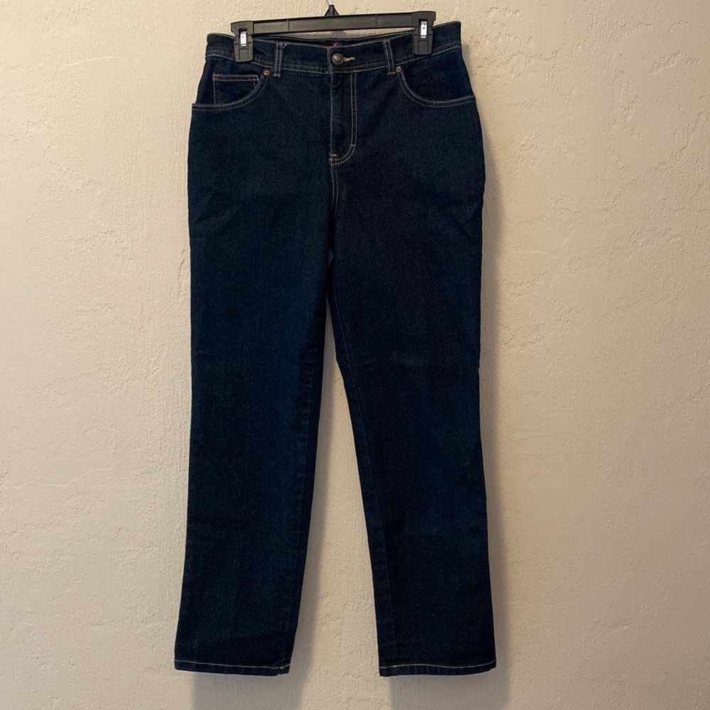 Gloria Vanderbilt dark wash blue denim, size 8P